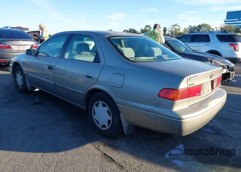 2000 Toyota Camry Ce z USA, uszkodzony, nr VIN 4T1BG22K1YU633590